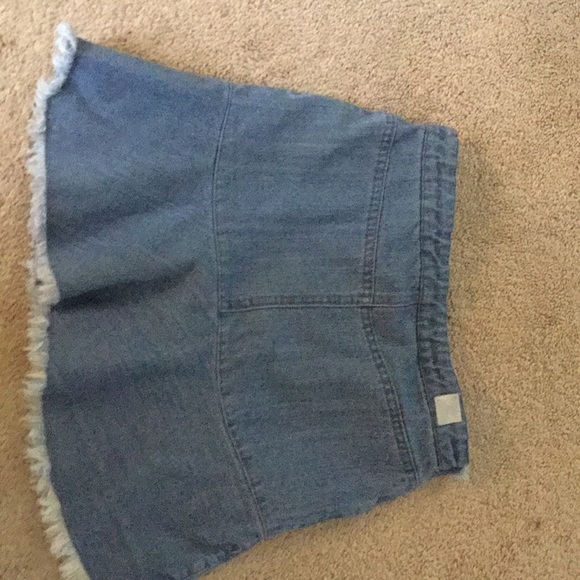 A blue denim skirt - Picture 4 of 6